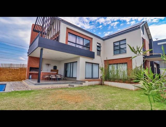 4 BEDROOM HOUSE FOR SALE IN MIDSTREAM HEIGHTS